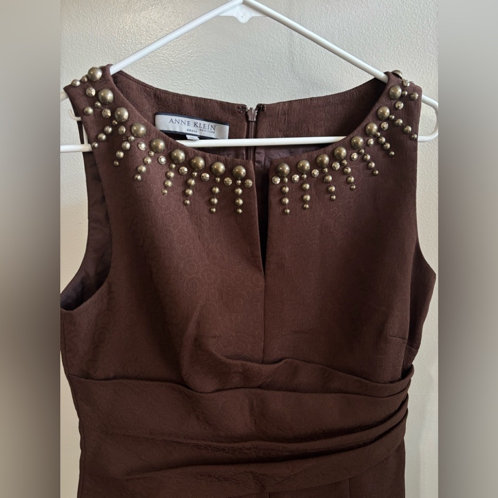 ANNE KLEIN Elegant Brown Sleeveless Dress - Picture 2 of 3